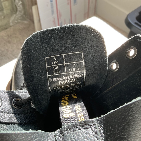 #0456 women’s DR. MARTIN BLACK BOOTS SIZE: 7 - Picture 3 of 3